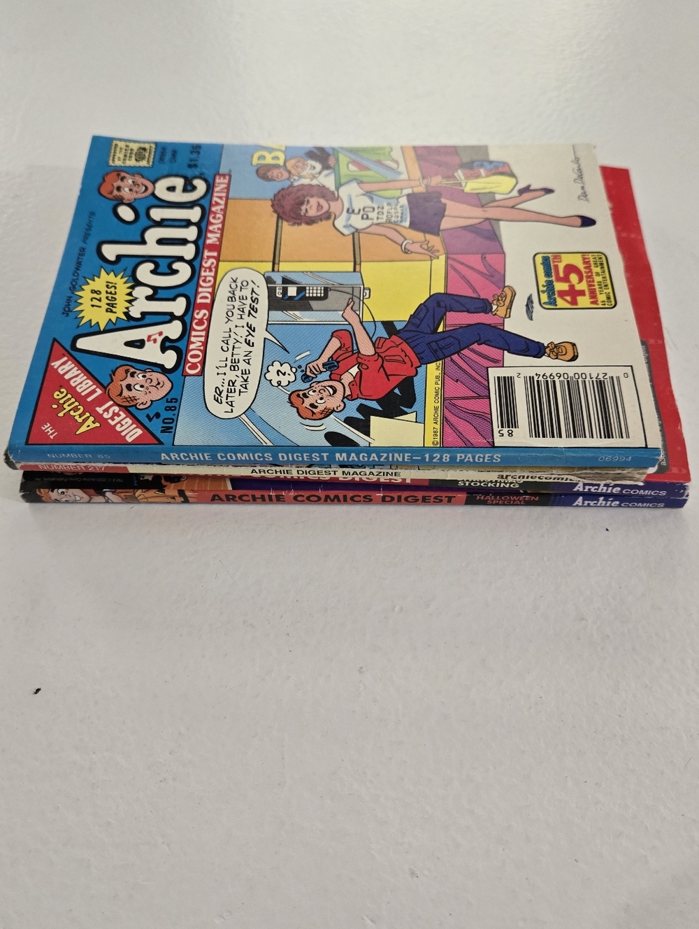 2 Archie Digest Comics Halloween Special Christmas 2 Archie Digest Magazines - Picture 8 of 9